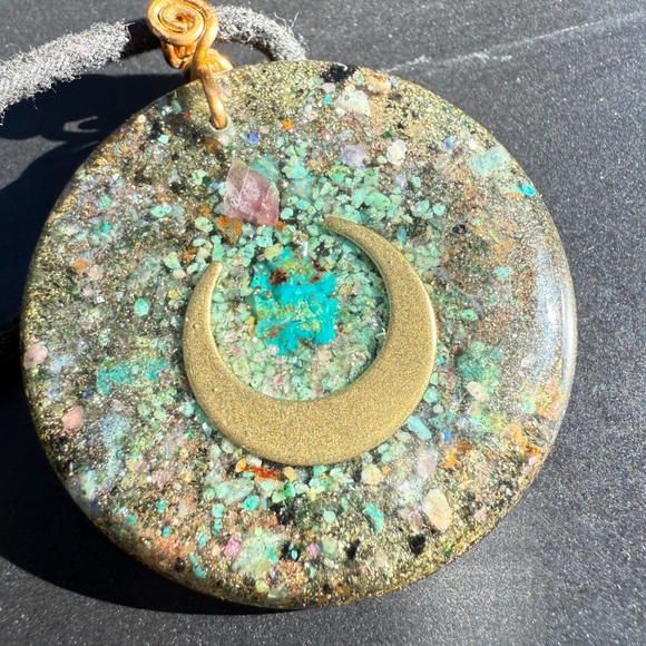 Sacred Healing Pendant (Luna)! GORGEOUS AND PROTECTIVE!!! - Picture 4 of 9